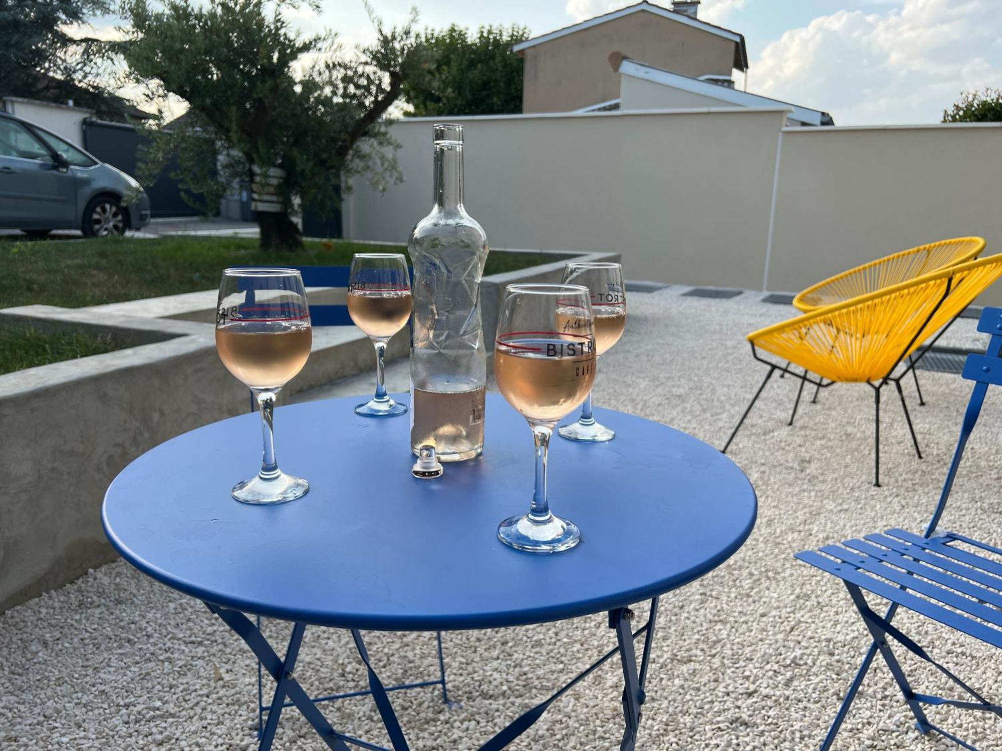 Villa Gaia - 2 Suites Lits King Size Et Salles De Bain Privatives - Parking Prive - 10 Minutes Eurexpo - Aeroport - Groupama Stadium Genas Exterior photo